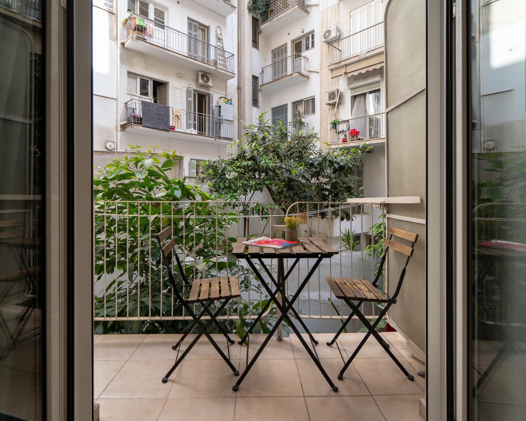 Ideally Located Apartment In Central Atena Exterior foto